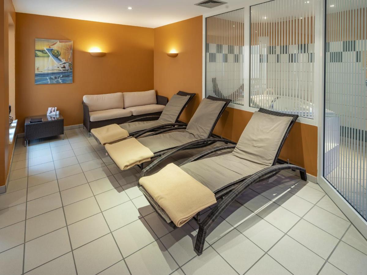 Huettmann Hotel